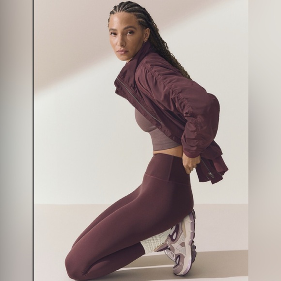 ATHLETA Transcend High Rise 7/8 Legging - Picture 2 of 11